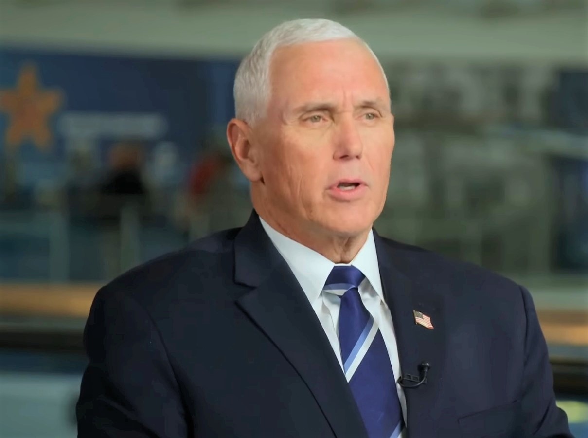 Mike Pence culpa a Trump por poner en riesgo a su familia en los sucesos del asalto al Capitolio