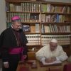 Papa Francisco es dado de alta luego de ser hospitalizado por una bronquitis