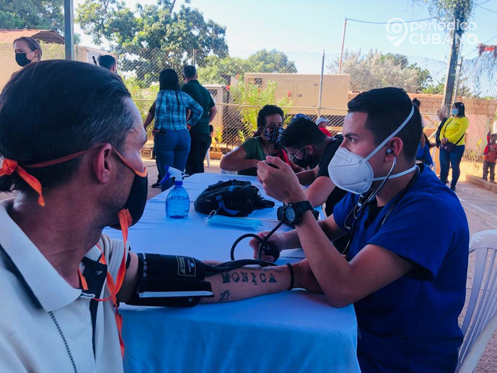 Régimen castrista enviará especialistas médicos de misión a Vietnam