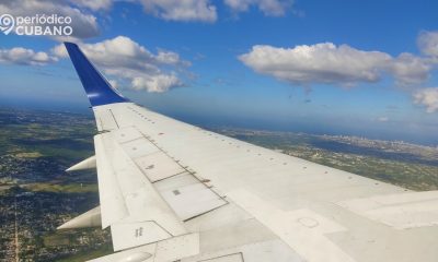 Vuelo de repatriación con migrantes cubanos llega a La Habana procedente de México