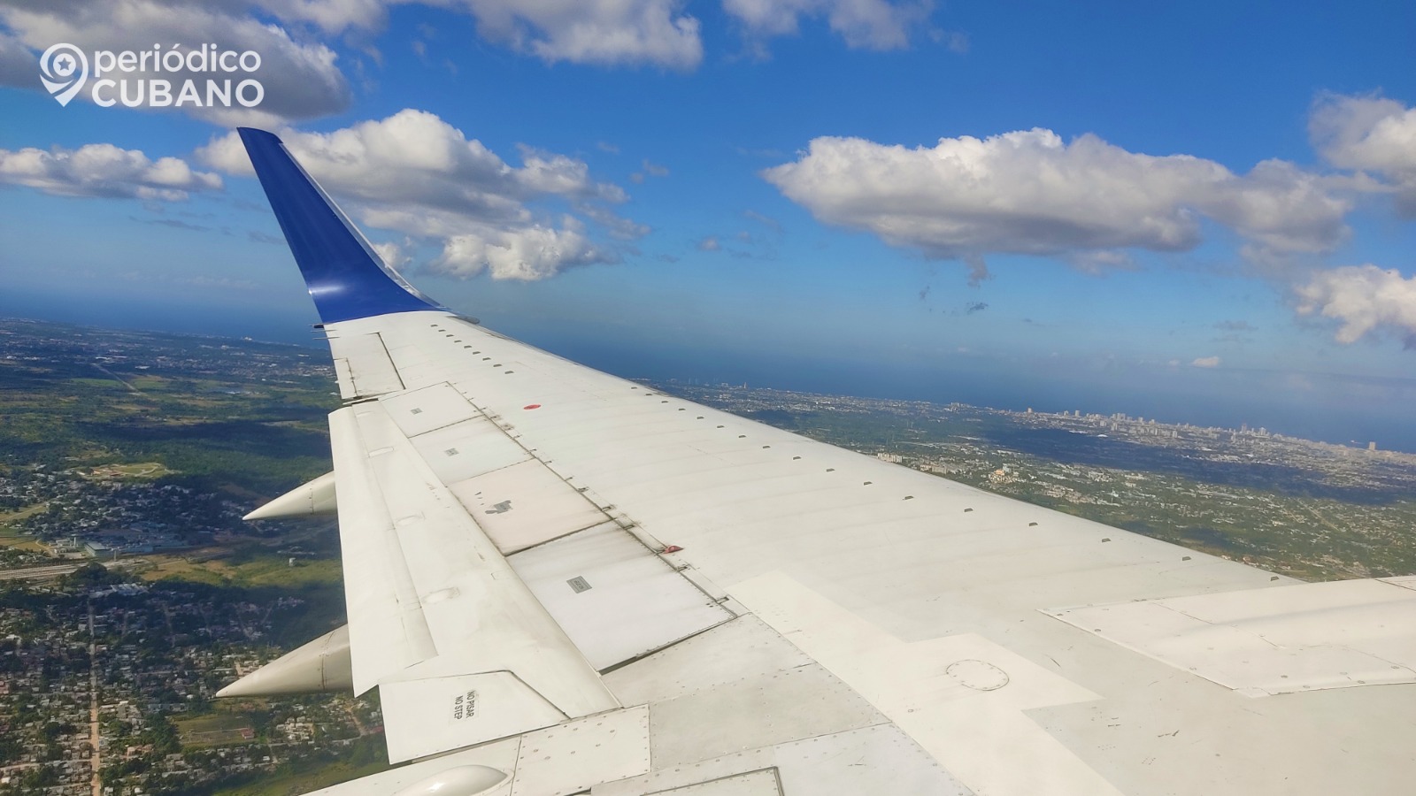 Vuelo de repatriación con migrantes cubanos llega a La Habana procedente de México