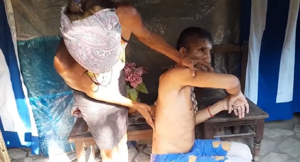 anciana cubana y su-hijo-enfermo-fotcubanos por el mundo