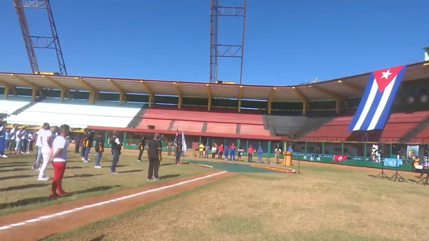 Expelotero multicampeón Giorvis Duvergel emigra a EEUU con su familia