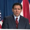 Gobernador Ron DeSantis podría postularse a la presidencia sin renunciar a su cargo