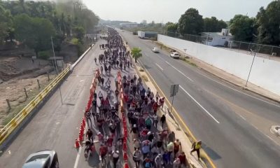 Gobierno de México disuelve caravana migrantes con entrega de visas humanitarias (2)