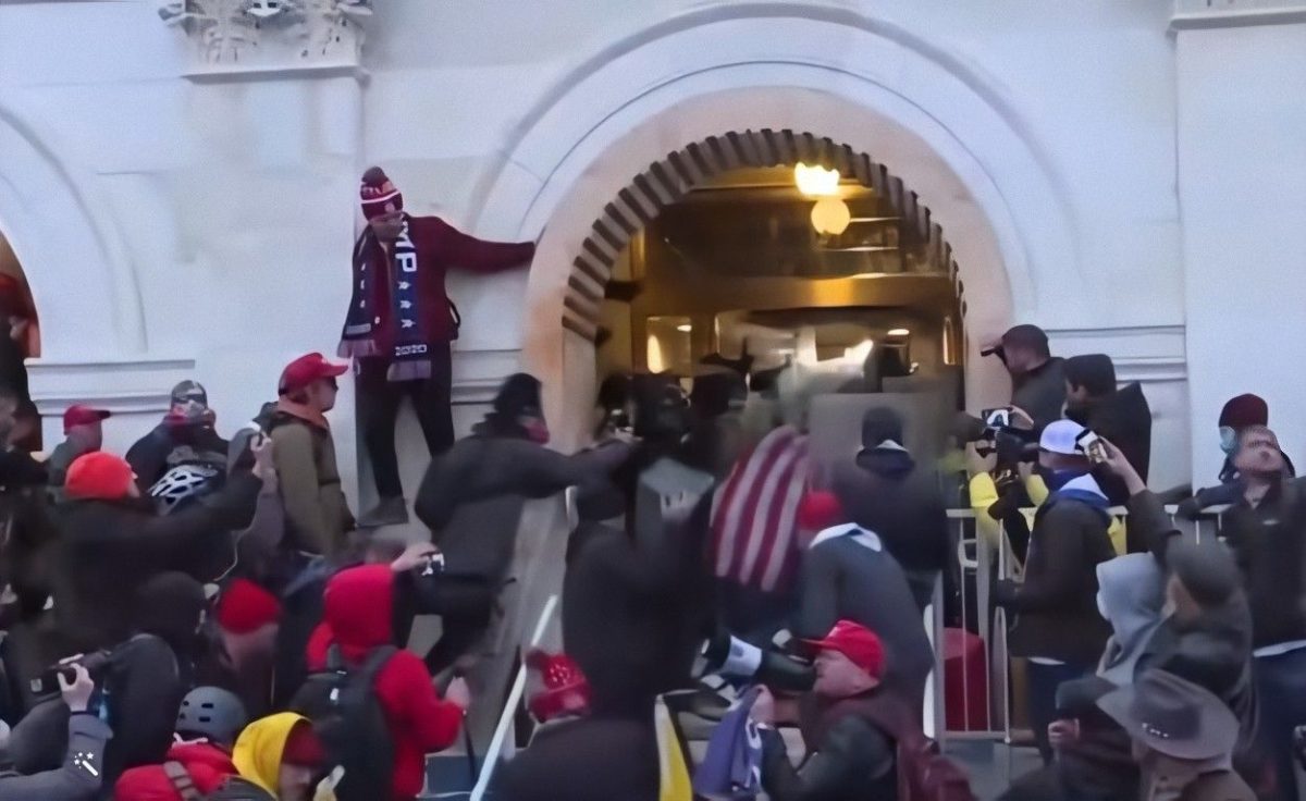 Hombre de Florida recibe sentencia de más cuatro años de prisión por el asalto al Capitolio (2)