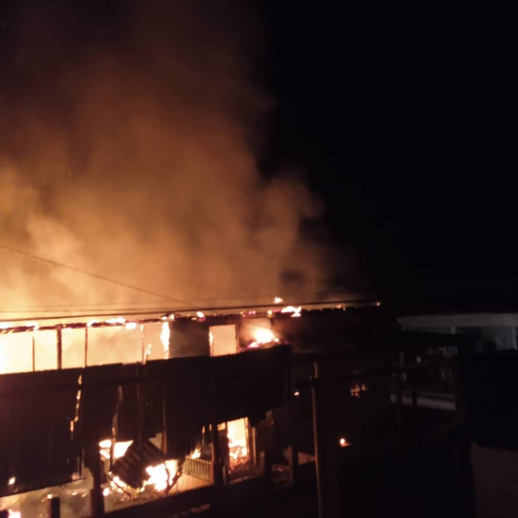Incendio en Batabanó-Foto-Comunicador Cam Batabanó-Facebook