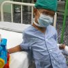 Niño cubano con una traqueostomía es rechazado en una escuela de La Habana