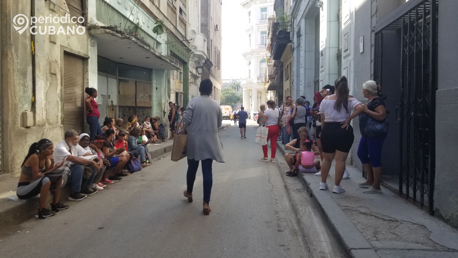 ¿Qué opinan los cubanos sobre la medida del gobierno de volver a permitir depósitos en efectivo