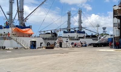 Barco con pollo de exportación llega a La Habana para cubrir la canasta básica de mayo