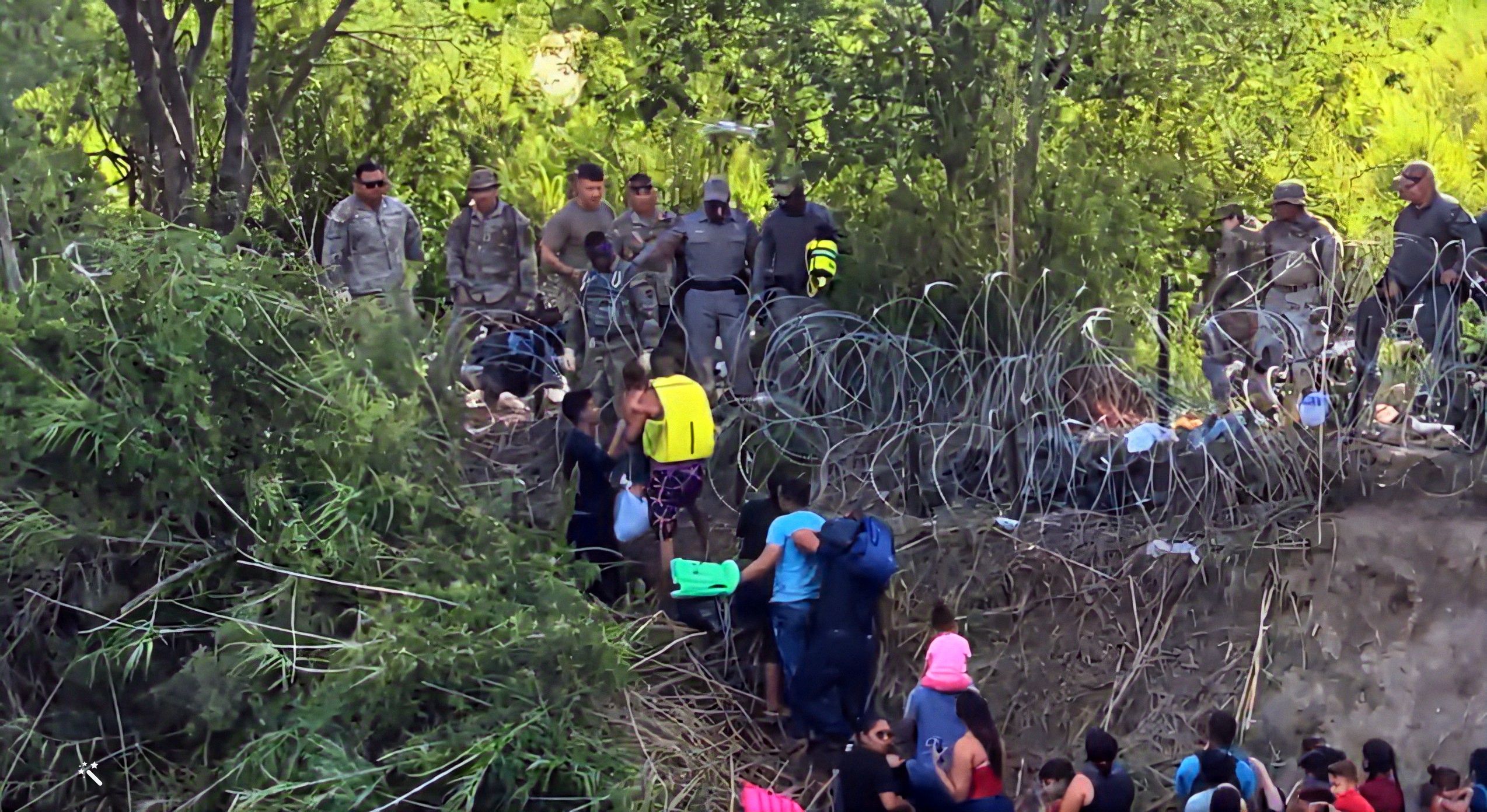 Bloquean la frontera sur de Texas, migrantes quedan atrapados en el río Bravo