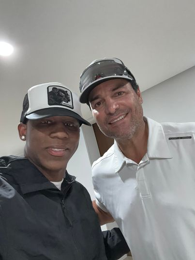 Chayanne y Ugás en problemas por un elevador