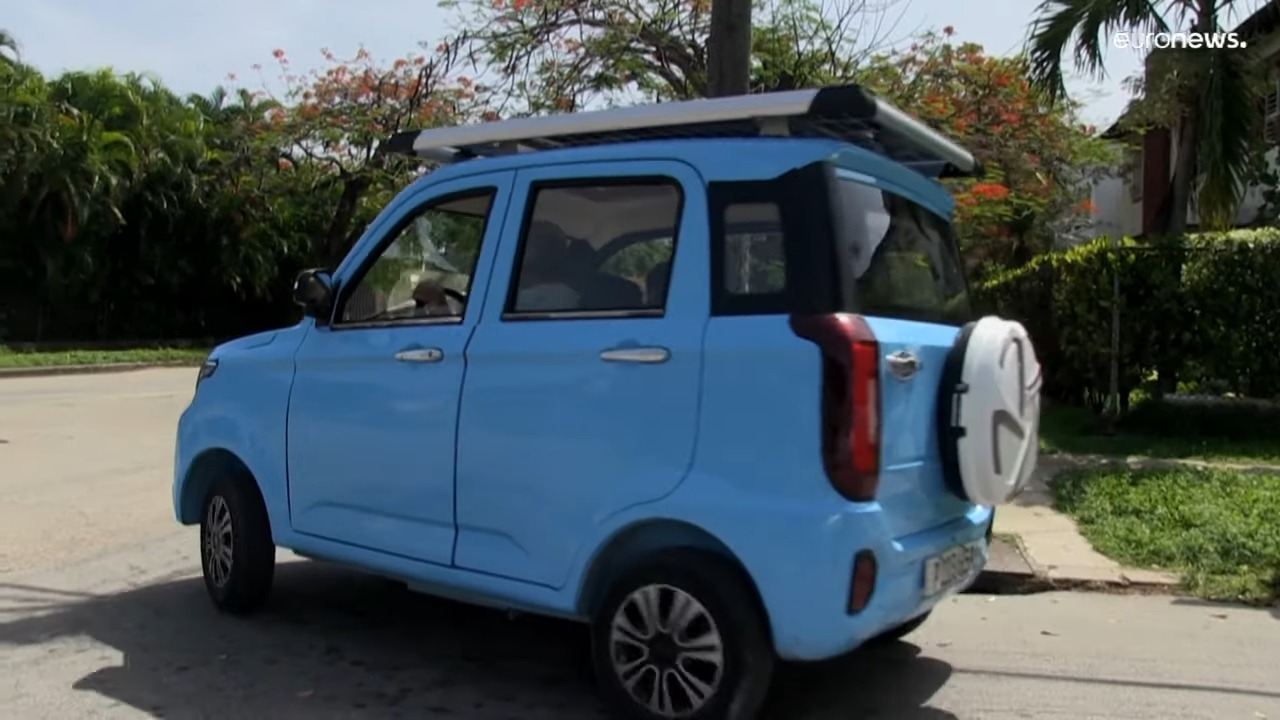 Embajada de EEUU en La Habana le alquila autos eléctricos chinos al régimen castrista