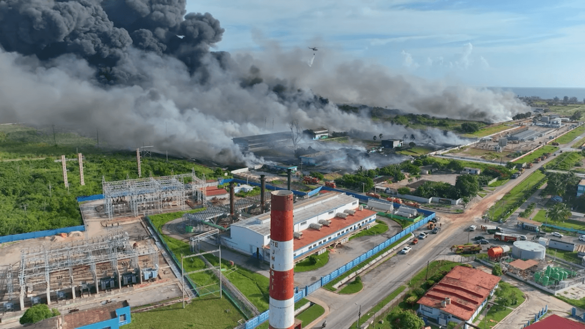 Incendio en la base de supertanqueros de matanzas-Captura de oantallla- TV Yumuri-YouTube