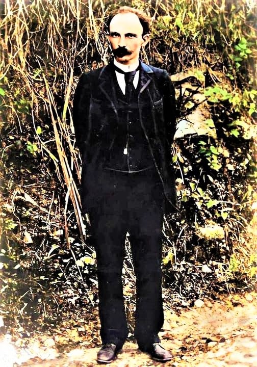 José Martí de cuerpo entero en Kingston Jamaica 1892 Foto de Juan Bautista Valdés Reconstruccion a color