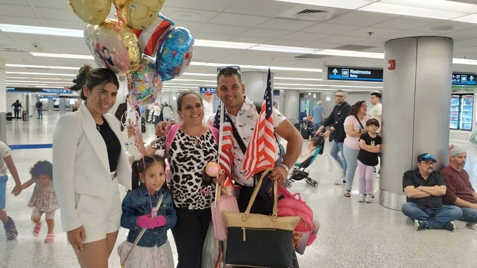 Parole humanitario de Estados Unidos une a una familia cubana separada durante años