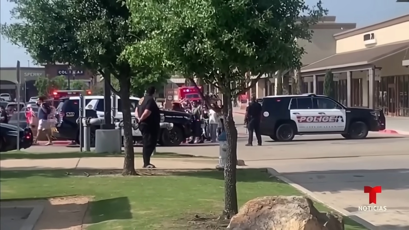 Tiroteo masivo provoca ocho muertos y siete heridos en centro comercial de Texas