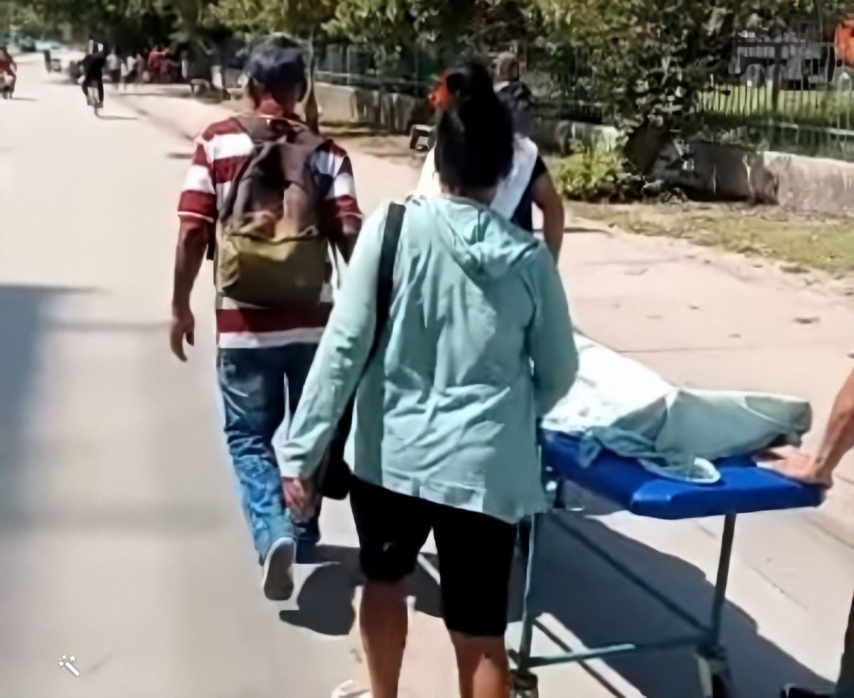 Trasladan en camilla a un difunto en Cuba-Captura de pantalla-Alain Paparazzi-Instagram