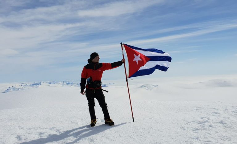 Yandy Núñez es el primer cubano en escalar el monte Everest “Viva Cuba Libre”