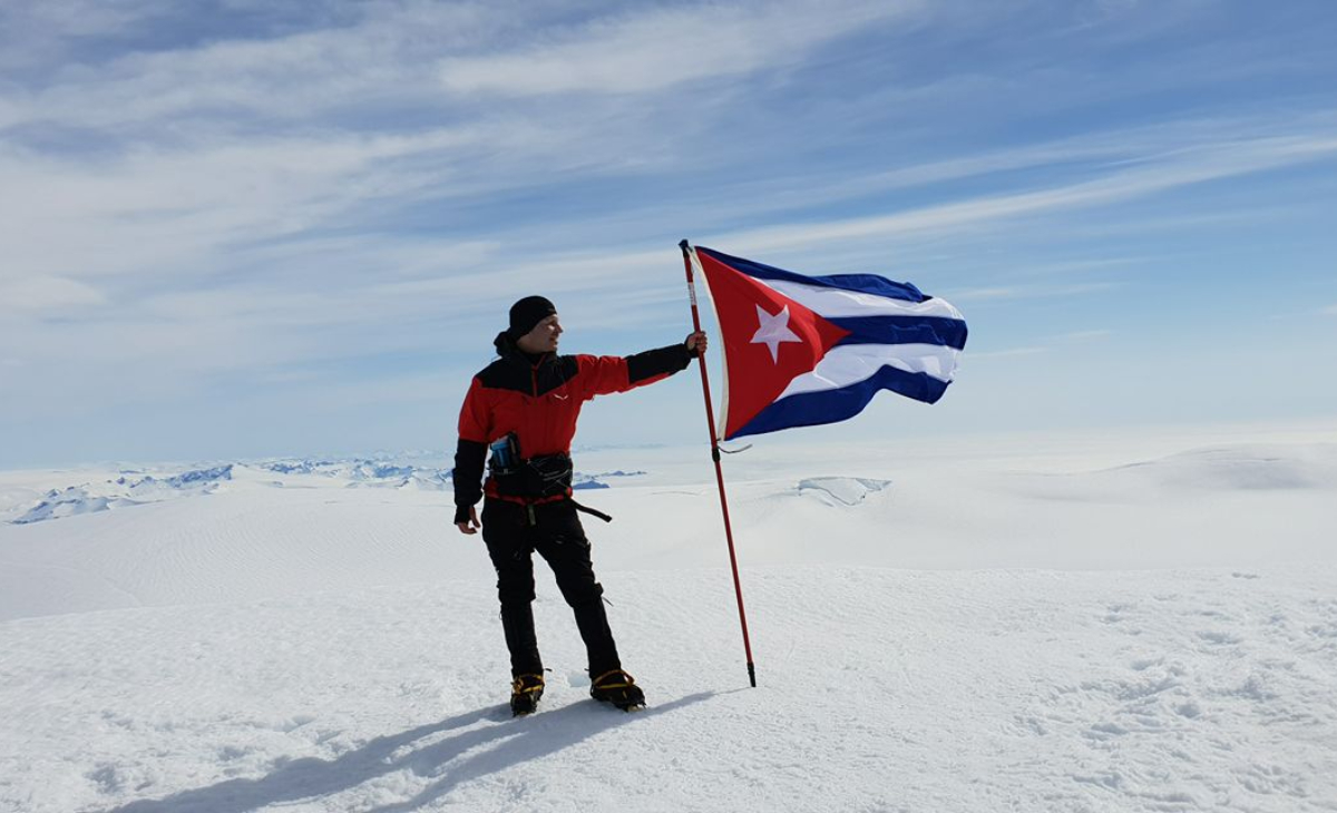 Yandy Núñez es el primer cubano en escalar el monte Everest “Viva Cuba Libre”