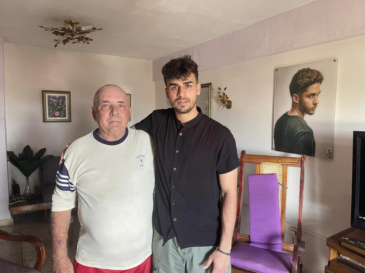 Actor cubano visita a la familia de un bombero fallecido en incendio de Matanzas-Foto-Vivianne Perez-Facebook