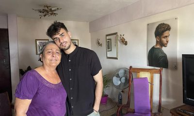 Actor cubano visita a la madre de un bombero fallecido en incendio de Matanzas-Foto-Vivianne Perez-Facebook