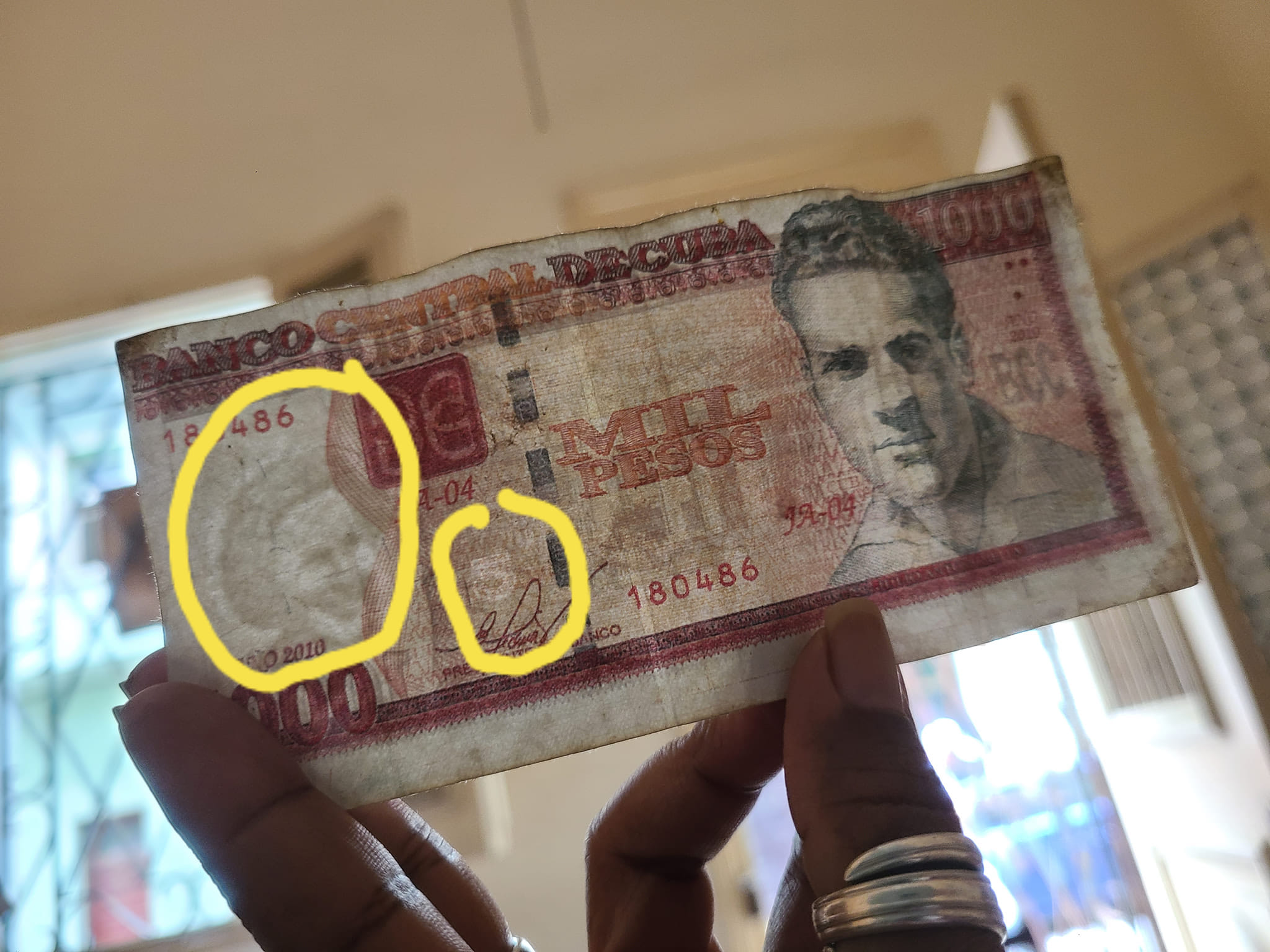 Billetes De Avion Falsos Billetes decolorados: la nueva técnica para falsificar dinero en Cuba