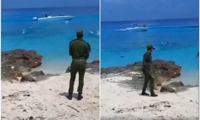 Cubanos escapan en lancha rápida por Pinar del Río ante la mirada de oficiales de del Minint