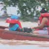 Inundaciones en el oriente cubano embarazas son trasladadas en bote hasta Manzanillo