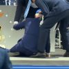 Presidente de Joe Biden tropieza y cae en una ceremonia de graduación en Colorado (2)