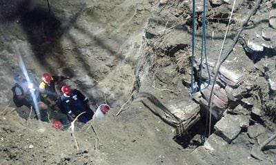 Rescatistas suministran agua y oxígeno a cubano atrapado en un pozo bajo tierra por más de 24 horas