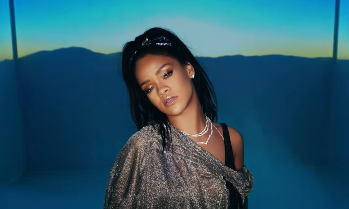 Rihanna pide 10.5 millones una mansión