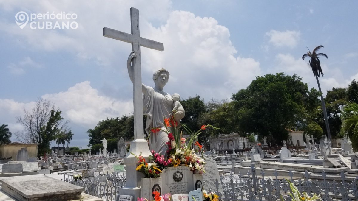 Tumba de La Milagrosa en el cementerio de Colon en Cuba