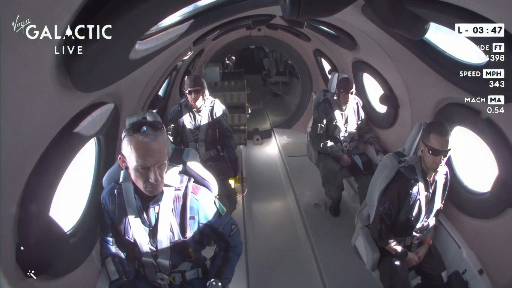 Virgin Galactic realiza con éxito su primer vuelo comercial al espacio