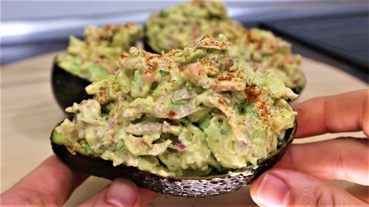 Aguacate relleno de pollo