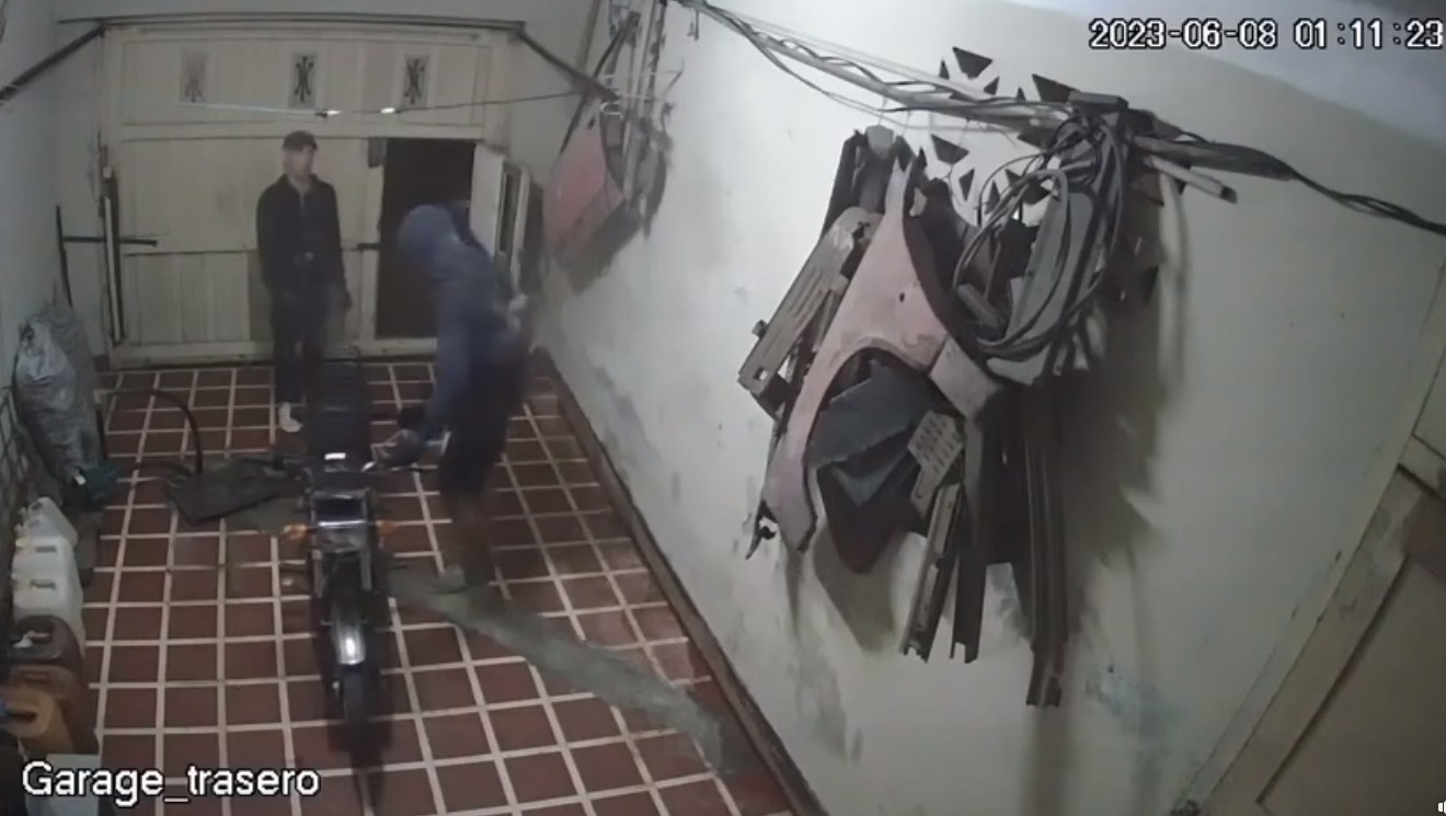 Cubano ofrece recompensa de 300 mil pesos por información para rescatar su moto robada
