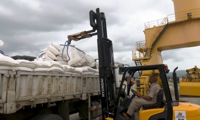 Detienen a trabajadores estatales que empleaban ingenioso método para robar alimentos