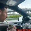 Messi conduciendo un auto