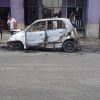 Automóvil termina incendiándose en medio de una calle de La Habana. (Foto: Jorge Reyes Blasco-Facebook)