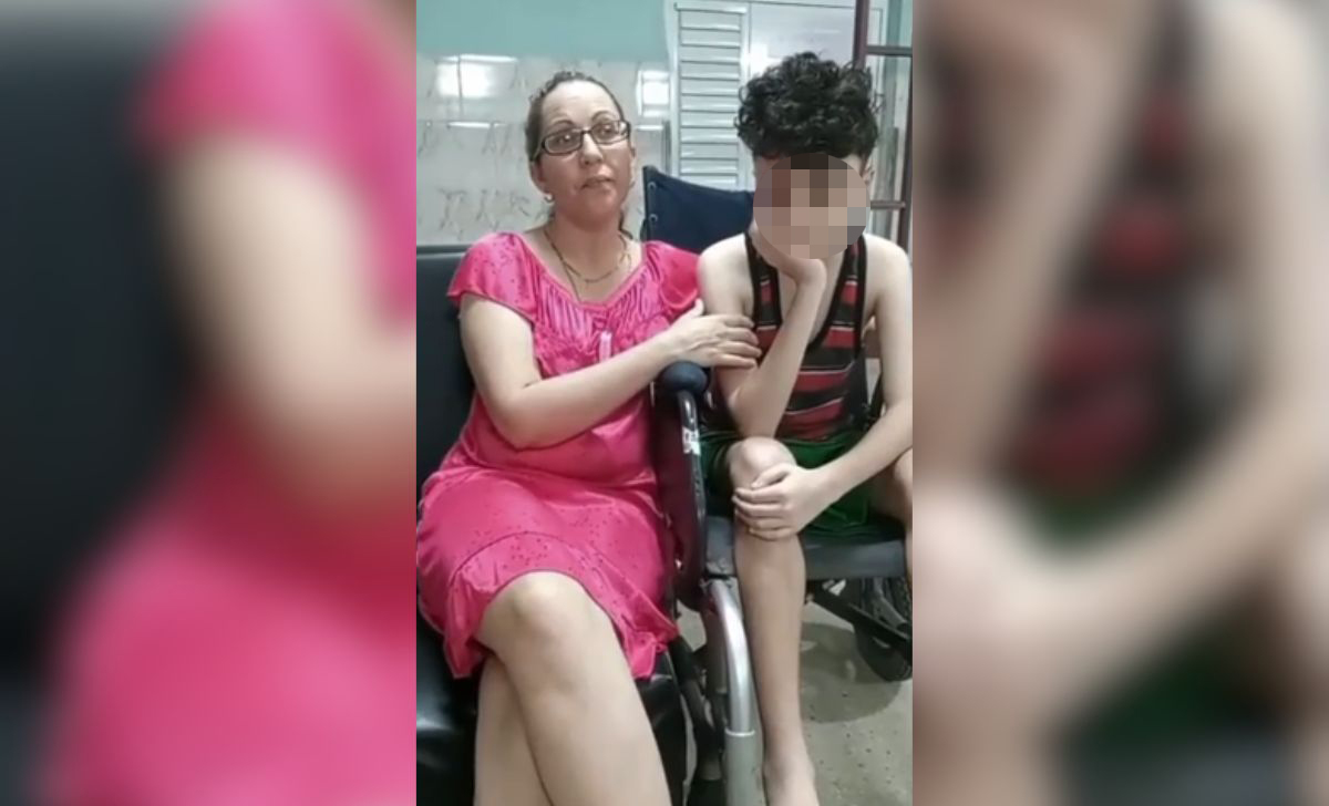 Niño cubano llega a Estados Unidos en búsqueda de operación que le permita volver a caminar
