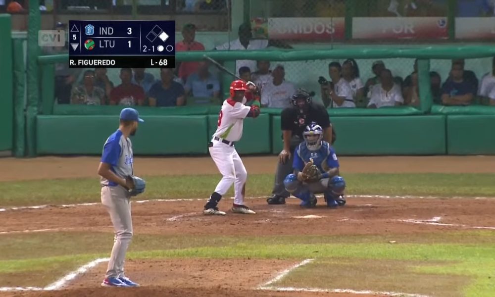 Tres jóvenes peloteros abandonan Cuba para insertarse en el béisbol ...