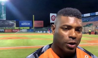 Yasiel Puig firma con las Estrellas Orientales en el béisbol invernal de República Dominicana