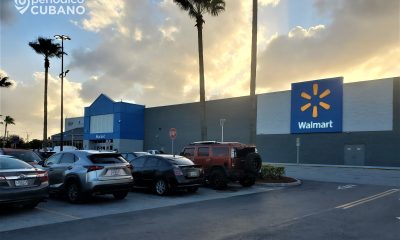 Acusan a dos cubanos por estafar a un Walmart en Miami