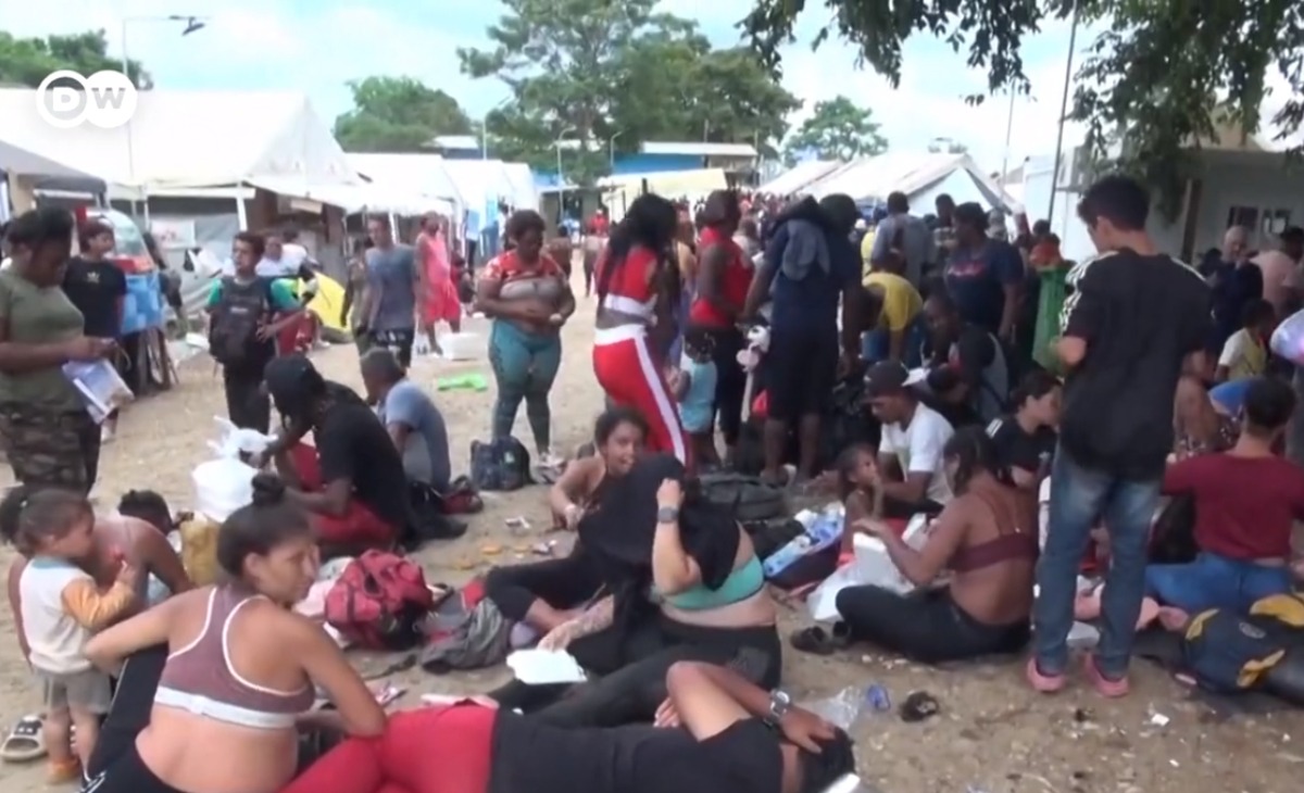 Avalancha de migrantes, entre ellos cubanos, obligan al estado de emergencia en Costa Rica