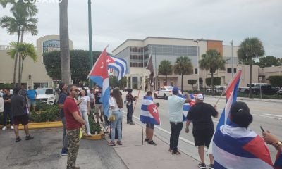 Cubanos con I-220A convocan protesta dominical en el Versailles de Miami