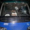 Lanzan piedras y botellas contra la guagua de los artistas Charly & Johayron