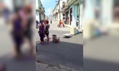 Madres cierran calle en La Habana denuncian abandono por parte del gobierno cubano