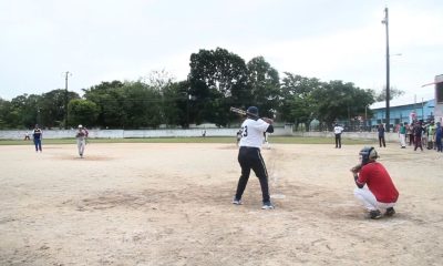 Periodistas de medios oficiales protestaron por la suspensión del torneo de softball de la prensa