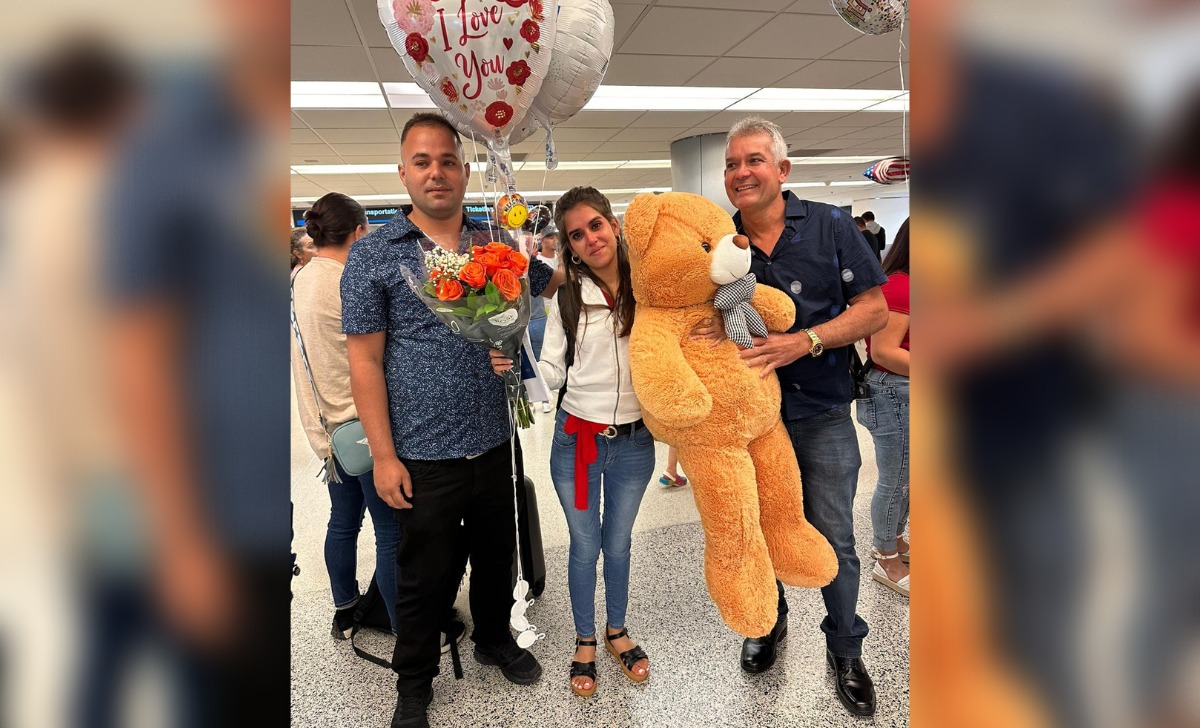 Después de más de 10 meses de espera consigue el parole y viaja a EEUU