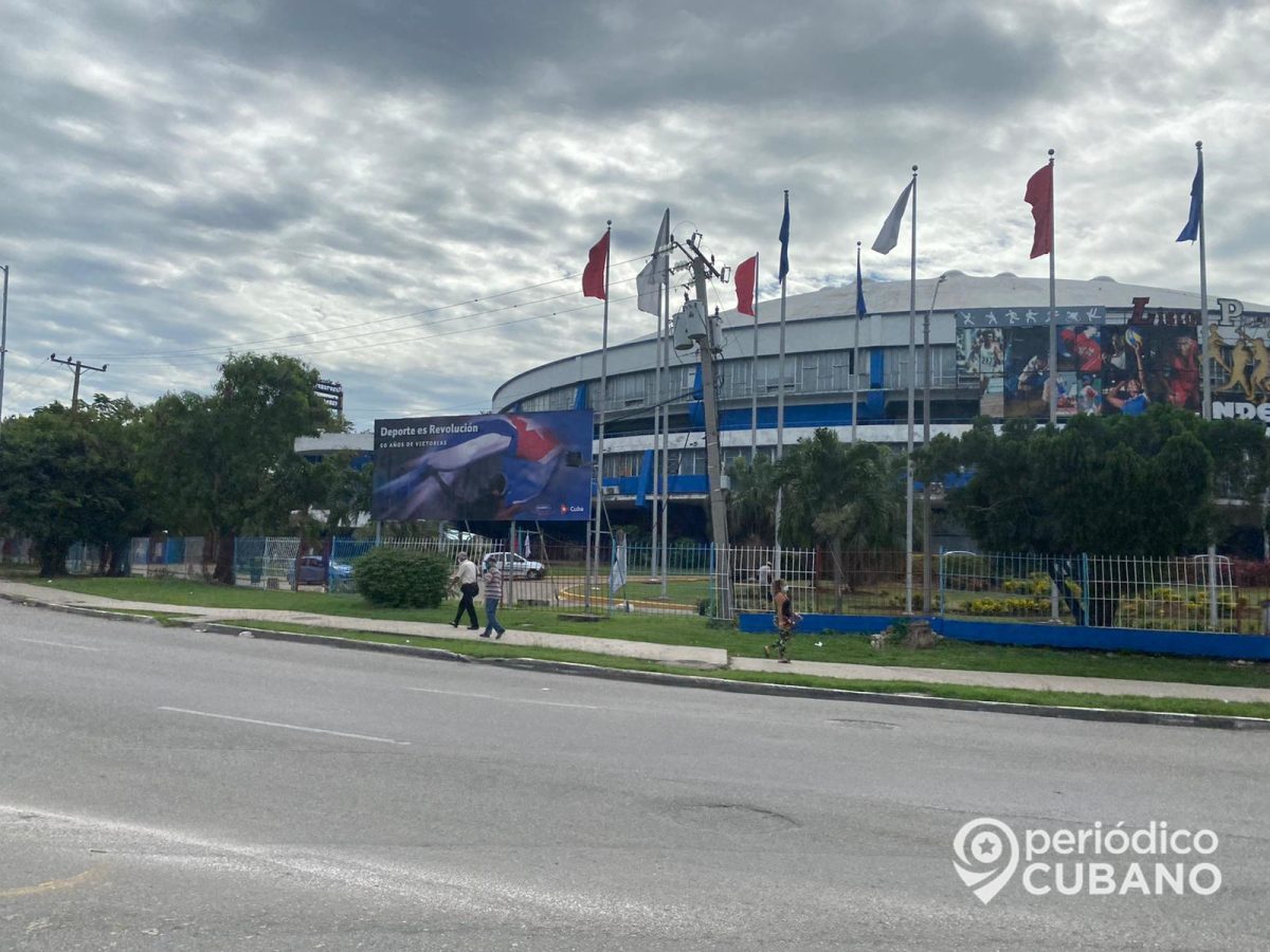 Inder entrega autos Peugeot a 17 deportistas y entrenadores cubanos